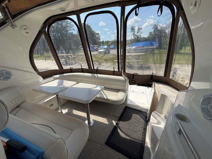 1999 Cruisers Yachts EXPRESS 3075 Photo 6 of 17