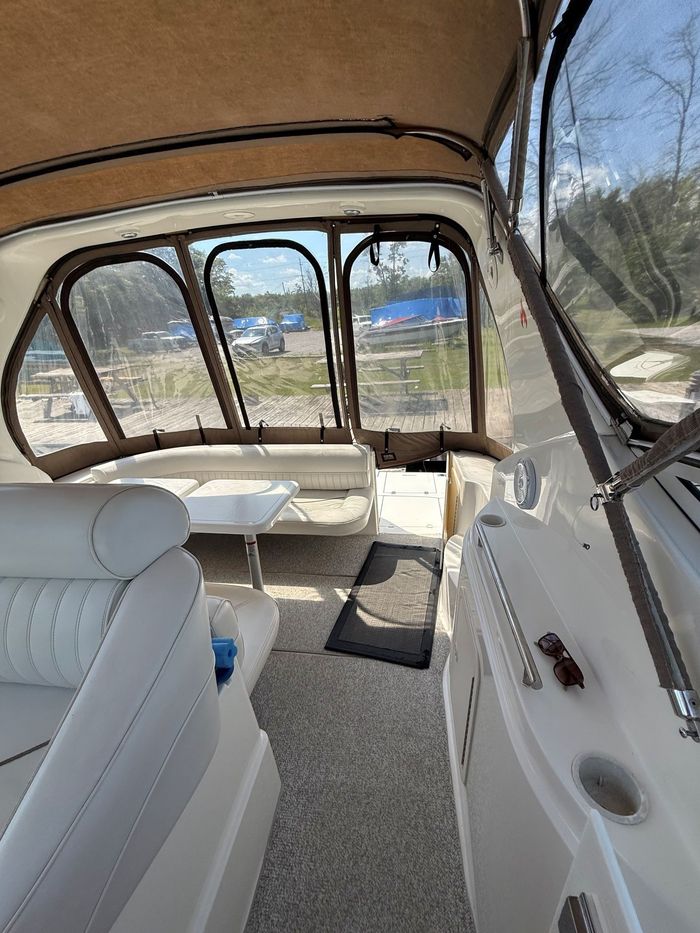 1999 Cruisers Yachts EXPRESS 3075 Photo 16 of 17