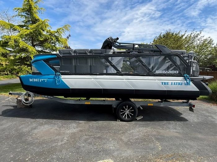 2023 Sea-Doo Switch Photo 2 of 12