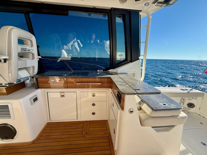 2021 Boston Whaler 405 Conquest Photo 54 of 131