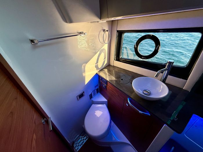 2021 Boston Whaler 405 Conquest Photo 106 of 131