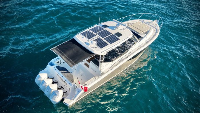 2021 Boston Whaler 405 Conquest Photo 4 of 131