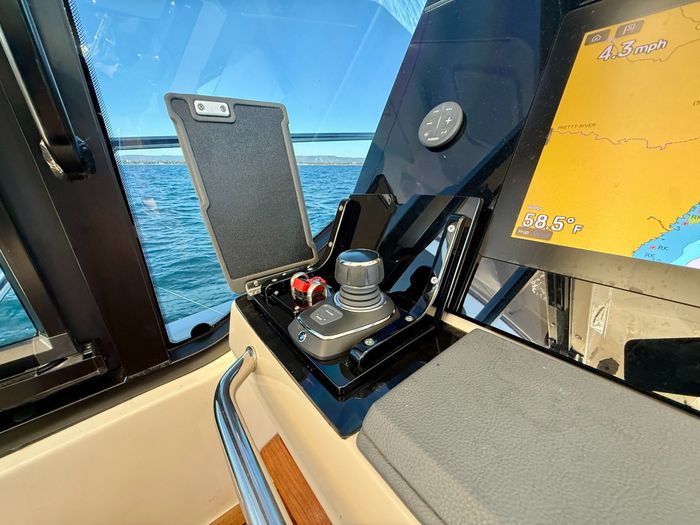 2021 Boston Whaler 405 Conquest Photo 81 of 131