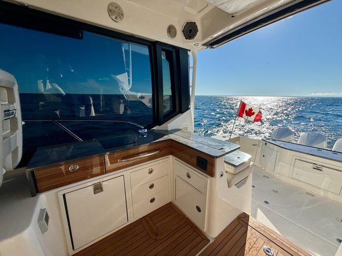 2021 Boston Whaler 405 Conquest Photo 57 of 131