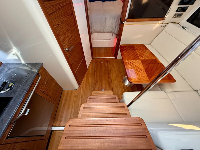 2021 Boston Whaler 405 Conquest Photo 82 of 131