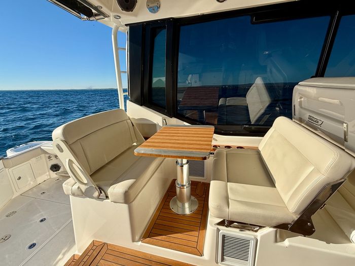 2021 Boston Whaler 405 Conquest Photo 59 of 131