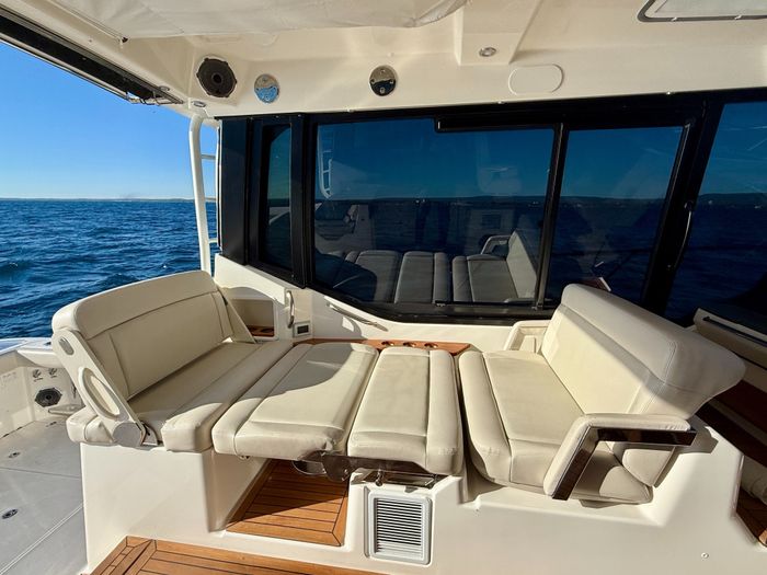 2021 Boston Whaler 405 Conquest Photo 60 of 131