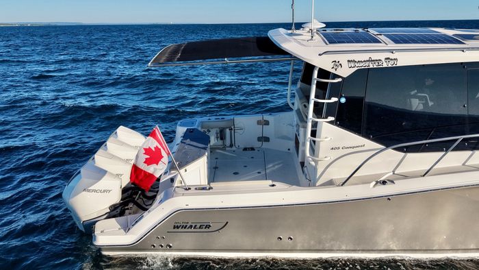 2021 Boston Whaler 405 Conquest Photo 6 of 131