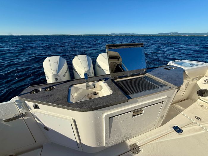 2021 Boston Whaler 405 Conquest Photo 30 of 131