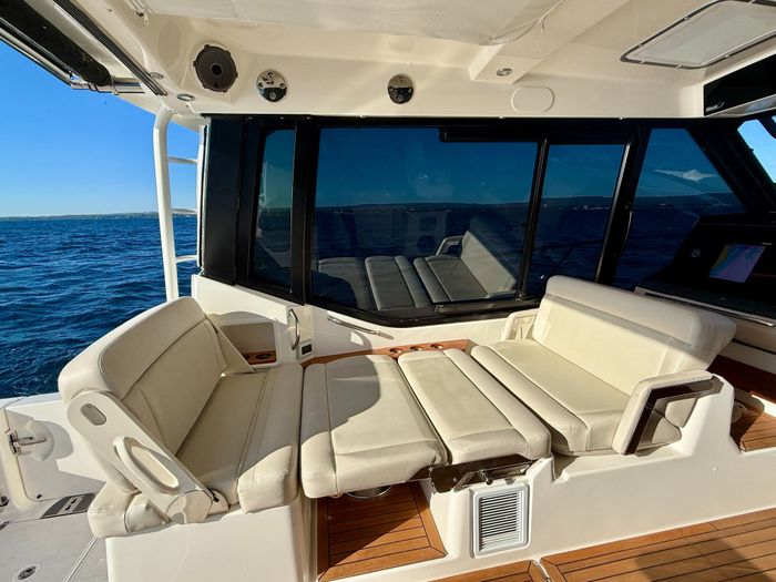 2021 Boston Whaler 405 Conquest Photo 61 of 131