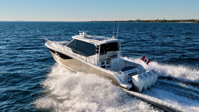 2021 Boston Whaler 405 Conquest Photo 7 of 131