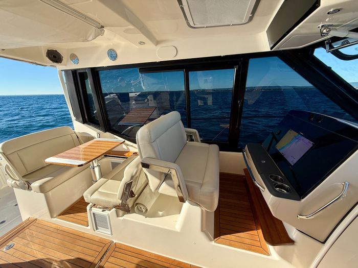 2021 Boston Whaler 405 Conquest Photo 62 of 131