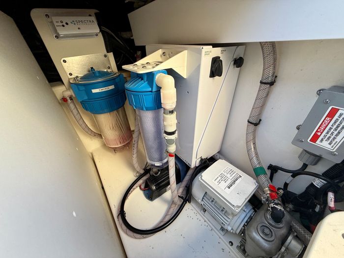 2021 Boston Whaler 405 Conquest Photo 113 of 131