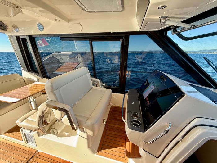 2021 Boston Whaler 405 Conquest Photo 63 of 131