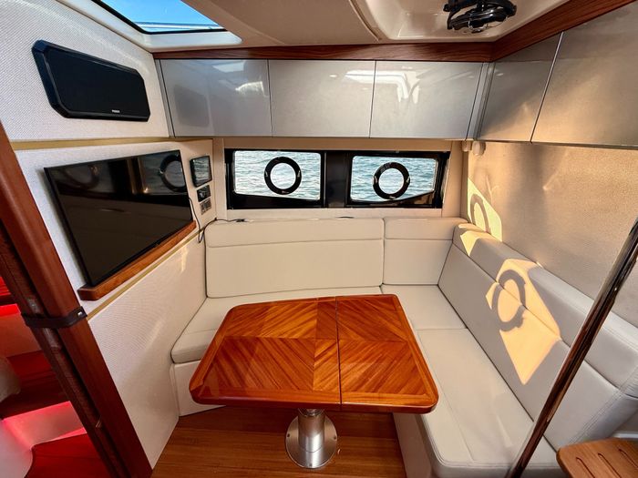 2021 Boston Whaler 405 Conquest Photo 86 of 131