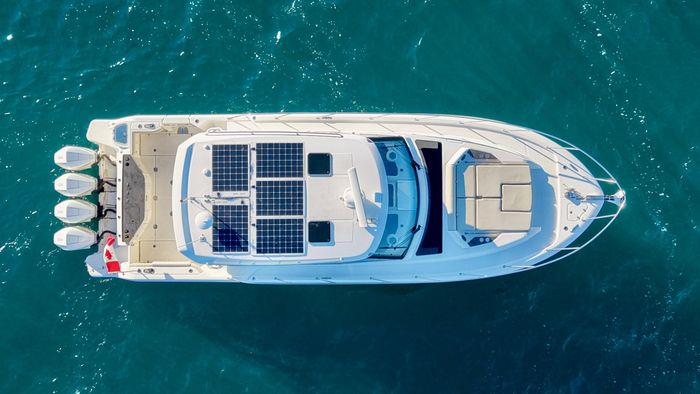 2021 Boston Whaler 405 Conquest Photo 8 of 131
