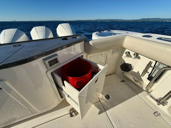 2021 Boston Whaler 405 Conquest Photo 32 of 131