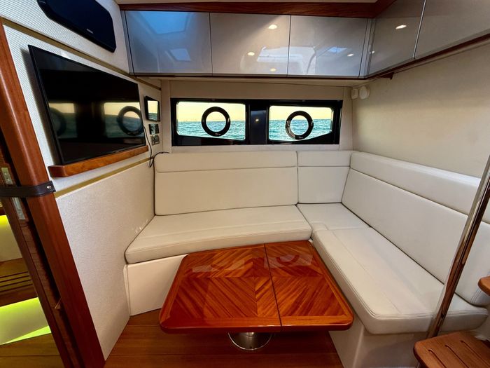 2021 Boston Whaler 405 Conquest Photo 88 of 131