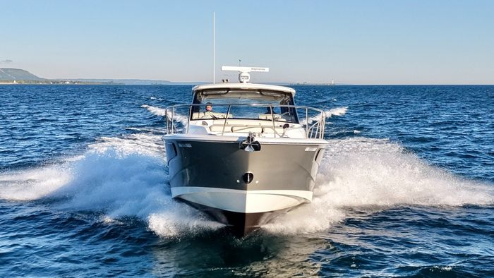 2021 Boston Whaler 405 Conquest Photo 10 of 131