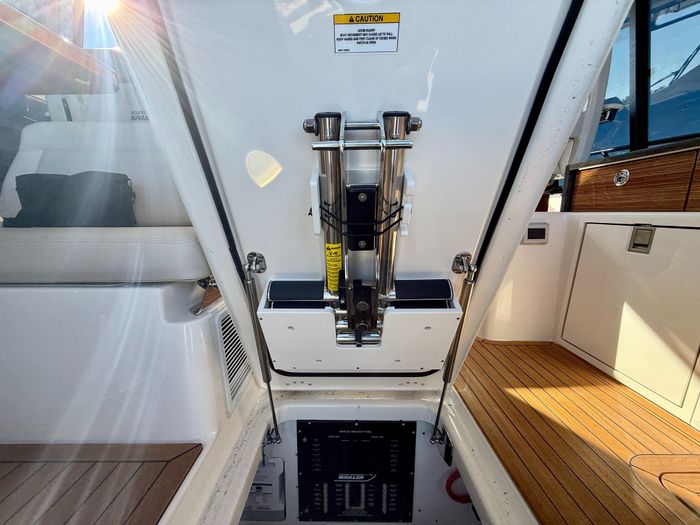 2021 Boston Whaler 405 Conquest Photo 115 of 131