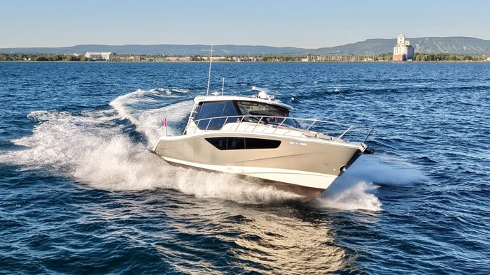 2021 Boston Whaler 405 Conquest Photo 11 of 131