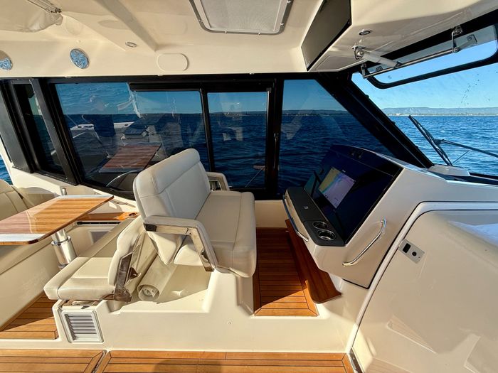 2021 Boston Whaler 405 Conquest Photo 65 of 131