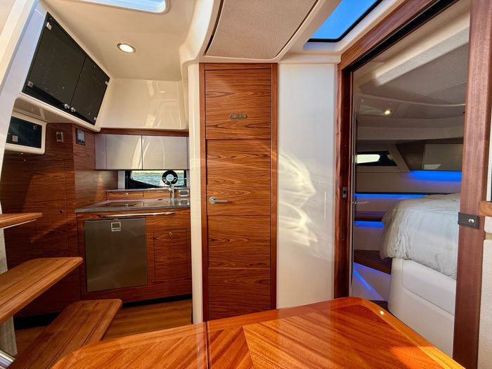 2021 Boston Whaler 405 Conquest Photo 89 of 131