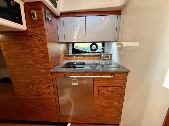 2021 Boston Whaler 405 Conquest Photo 92 of 131