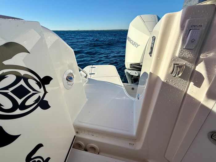 2021 Boston Whaler 405 Conquest Photo 36 of 131