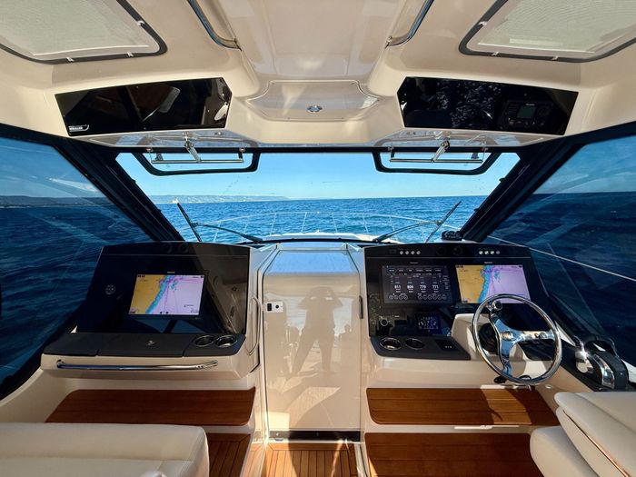 2021 Boston Whaler 405 Conquest Photo 67 of 131