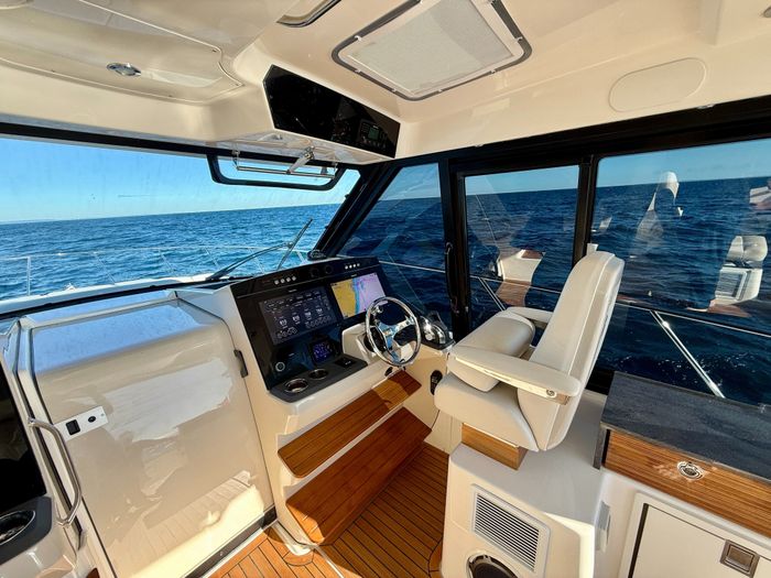 2021 Boston Whaler 405 Conquest Photo 68 of 131