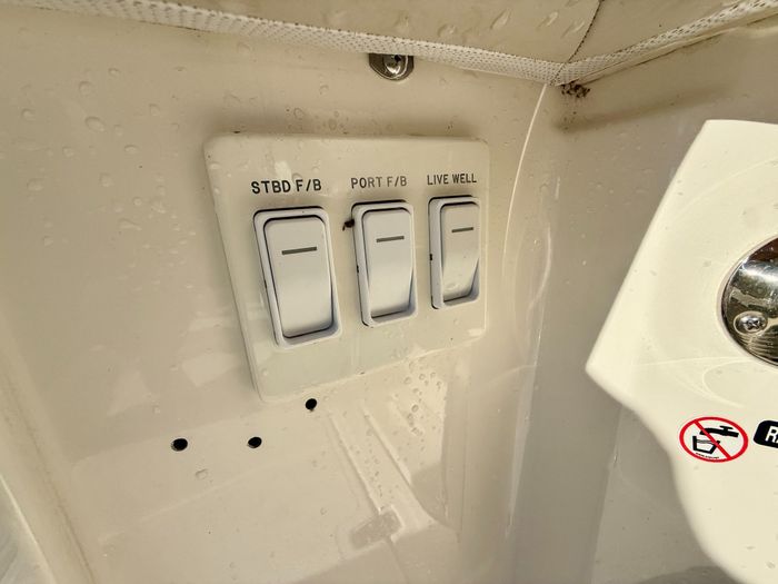 2021 Boston Whaler 405 Conquest Photo 40 of 131