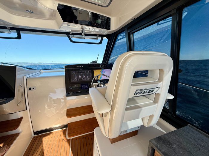 2021 Boston Whaler 405 Conquest Photo 69 of 131