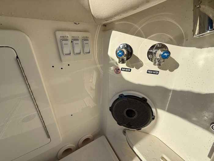 2021 Boston Whaler 405 Conquest Photo 41 of 131