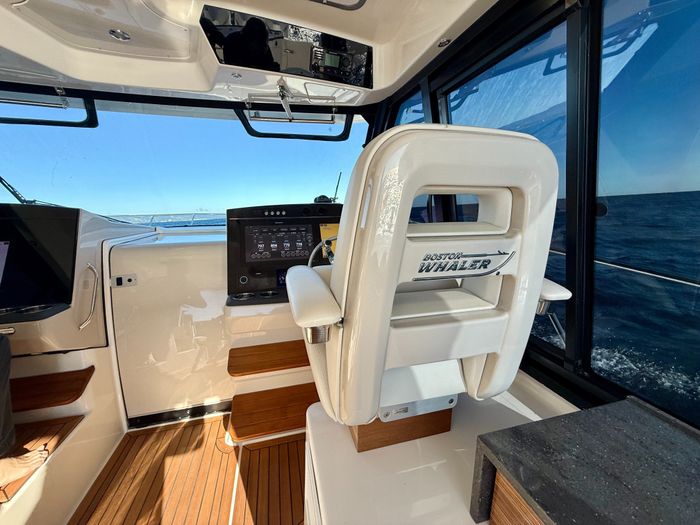 2021 Boston Whaler 405 Conquest Photo 70 of 131