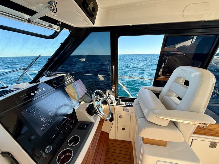 2021 Boston Whaler 405 Conquest Photo 71 of 131