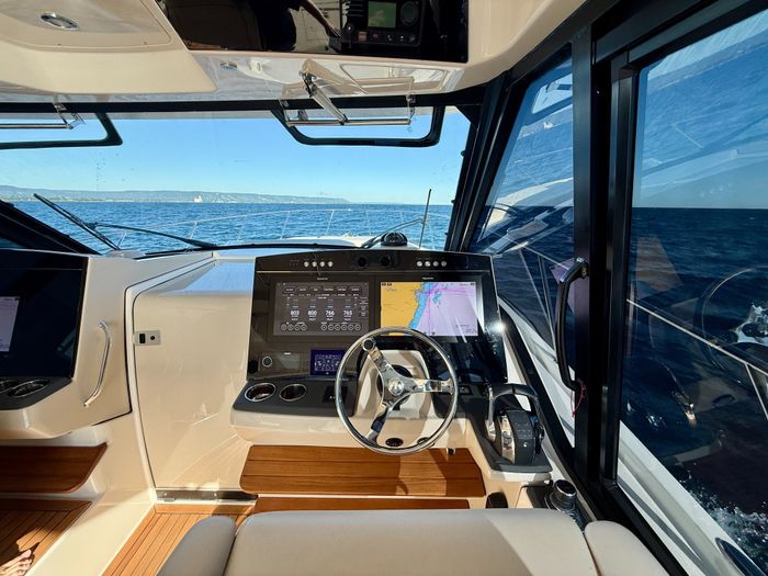 2021 Boston Whaler 405 Conquest Photo 72 of 131