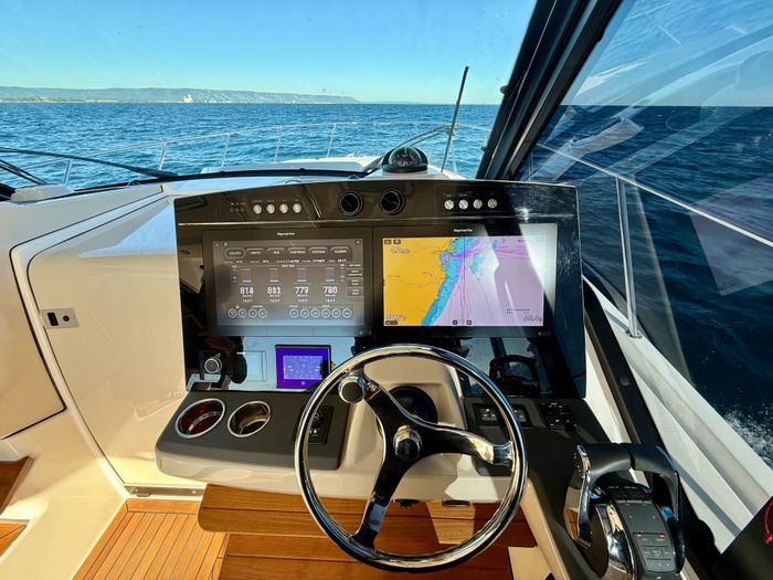 2021 Boston Whaler 405 Conquest Photo 73 of 131