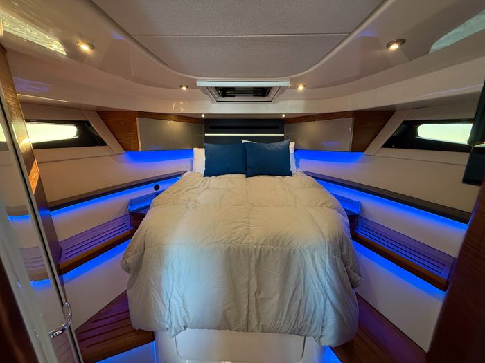 2021 Boston Whaler 405 Conquest Photo 101 of 131