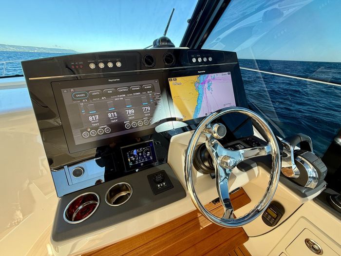 2021 Boston Whaler 405 Conquest Photo 74 of 131