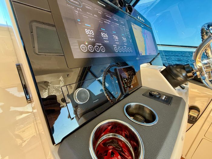 2021 Boston Whaler 405 Conquest Photo 75 of 131