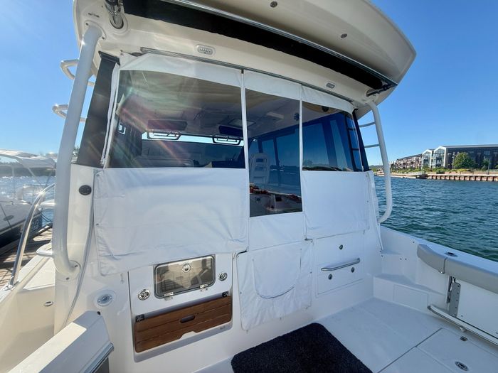 2021 Boston Whaler 405 Conquest Photo 128 of 131