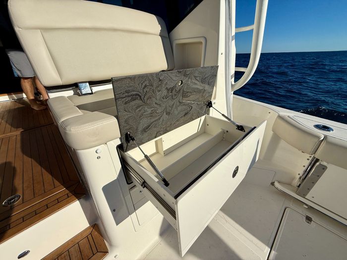 2021 Boston Whaler 405 Conquest Photo 50 of 131