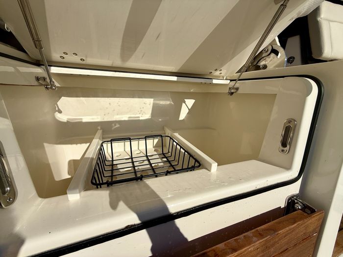 2021 Boston Whaler 405 Conquest Photo 51 of 131