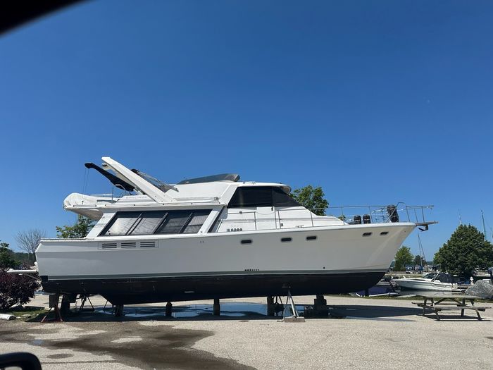 1990 Bayliner 4588 Photo 1 of 33