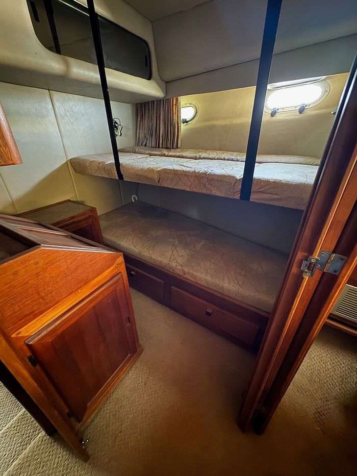 1990 Bayliner 4588 Photo 13 of 33