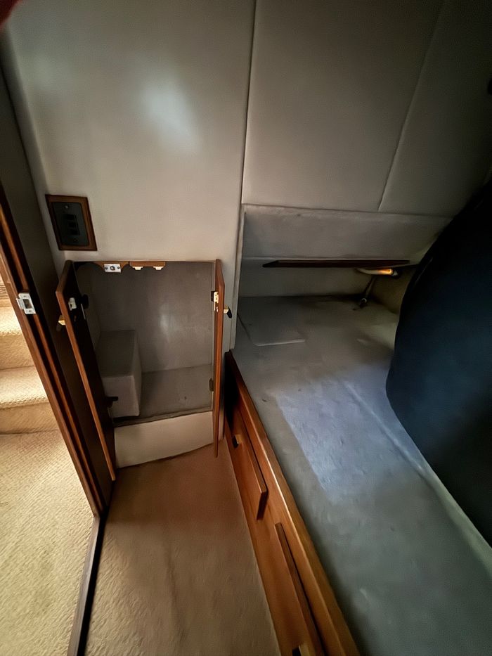 1990 Bayliner 4588 Photo 15 of 33