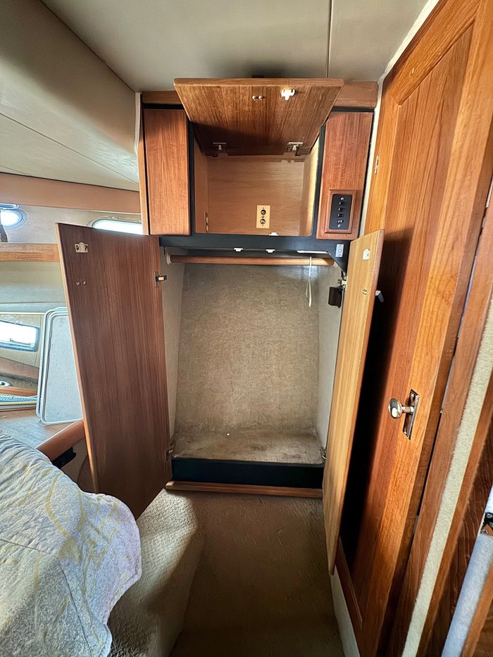 1990 Bayliner 4588 Photo 17 of 33