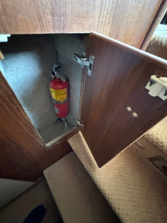 1990 Bayliner 4588 Photo 19 of 33