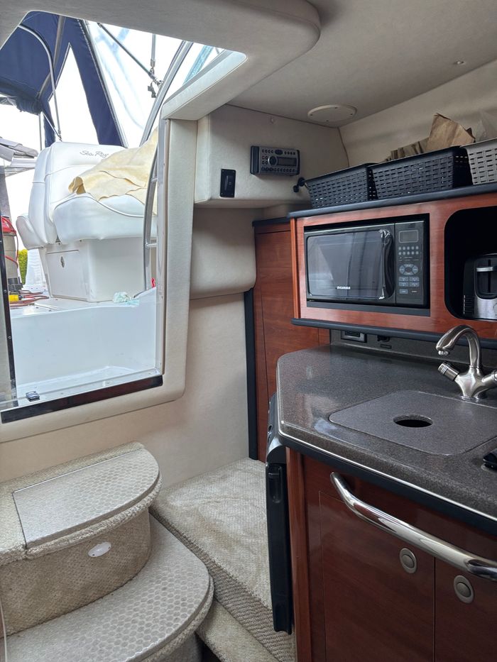 2007 Sea Ray 270 Amberjack Photo 13 of 19